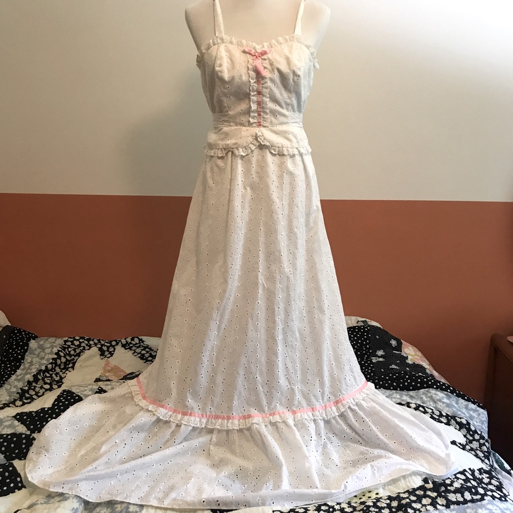 Vintage eyelet lace bodice- 1970s maxi dress